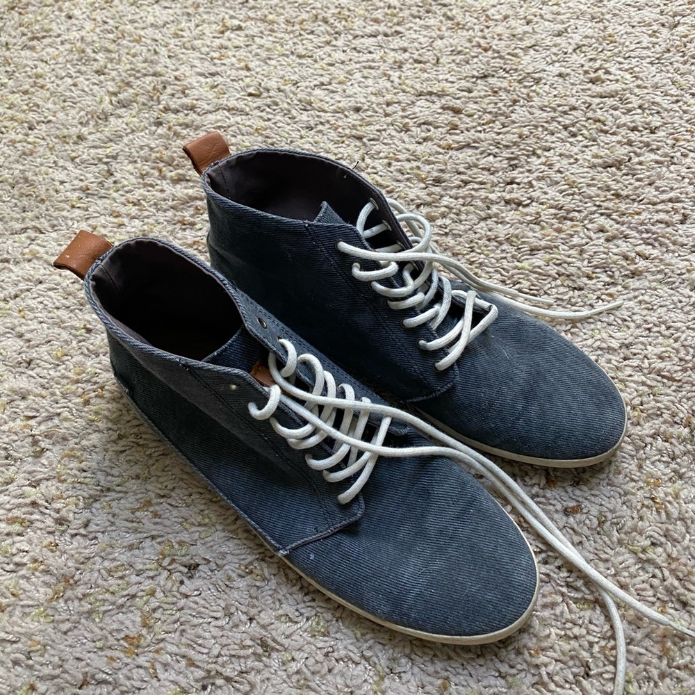 Reef tennis shoes size 10